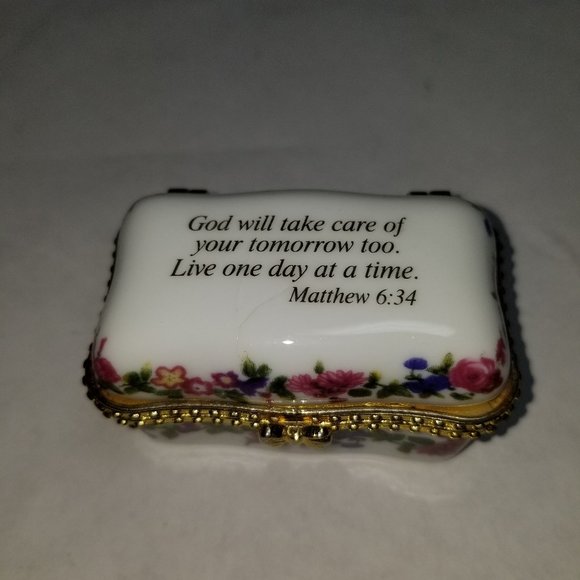 Vintage Rectangular Porcelain Floral Covered Box - Picture 2 of 4